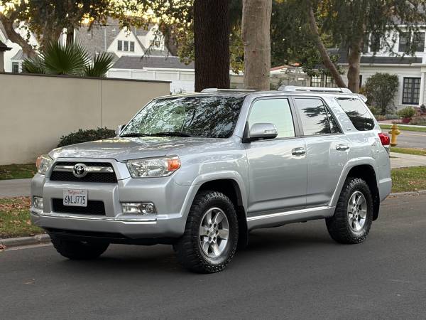 2010 Toyota 4runner SR5 V6 — photo 3