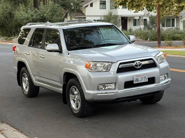 2010 Toyota 4runner SR5 V6 — photo 1