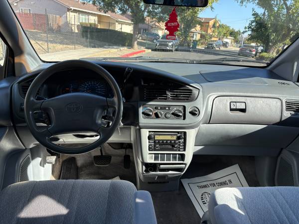 2003 Toyota Sienna LE 4dr Passenger Van Automatic — photo 8