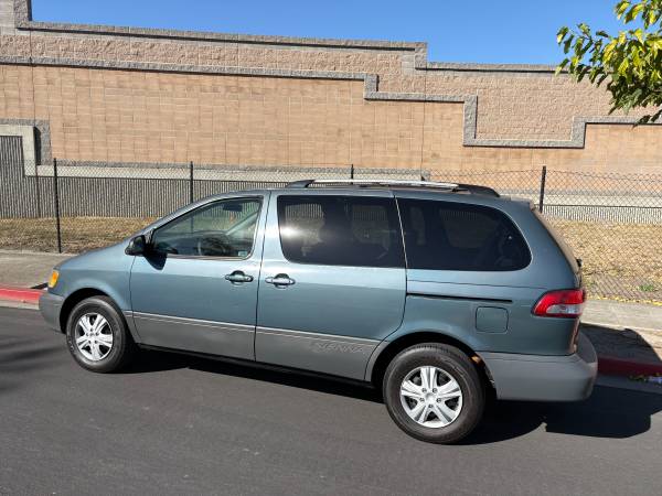 2003 Toyota Sienna LE 4dr Passenger Van Automatic — photo 2