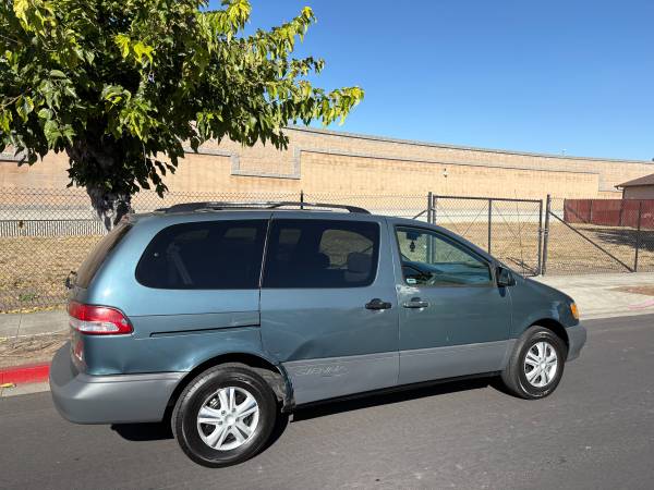 2003 Toyota Sienna LE 4dr Passenger Van Automatic — photo 4