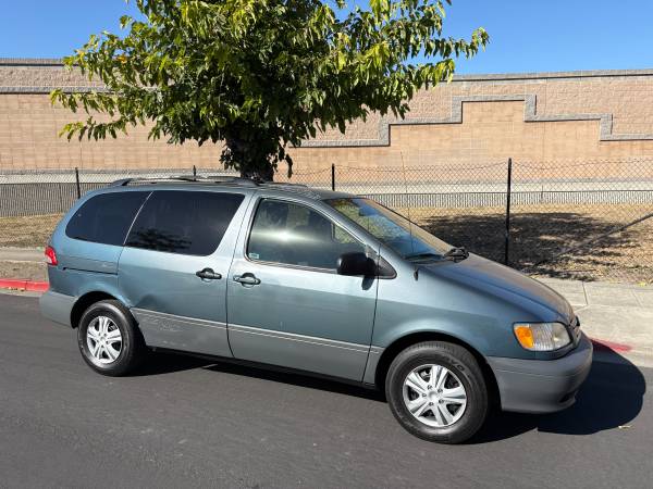 2003 Toyota Sienna LE 4dr Passenger Van Automatic — photo 3