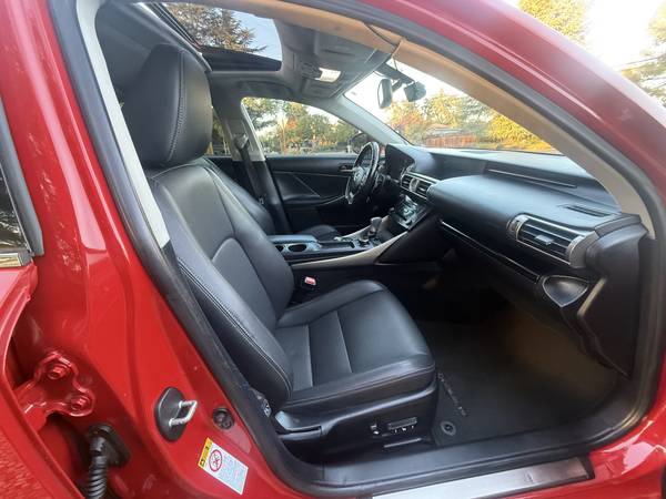 2016 Lexus IS 200t Base — photo 10