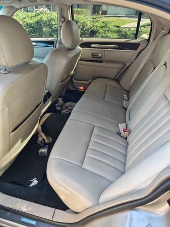 2006 Lincoln Town CAR Executive 4dr Sedan Automatic — photo 6