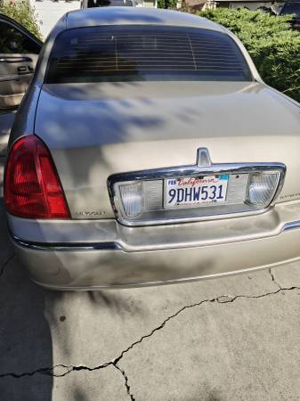 2006 Lincoln Town CAR Executive 4dr Sedan Automatic — photo 3