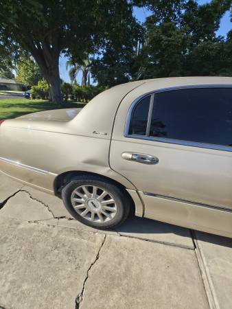 2006 Lincoln Town CAR Executive 4dr Sedan Automatic — photo 5