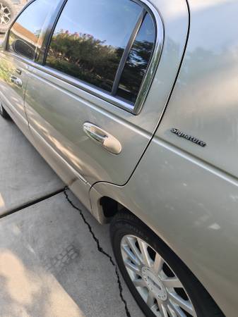 2006 Lincoln Town CAR Executive 4dr Sedan Automatic — photo 10