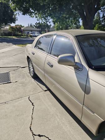 2006 Lincoln Town CAR Executive 4dr Sedan Automatic — photo 4