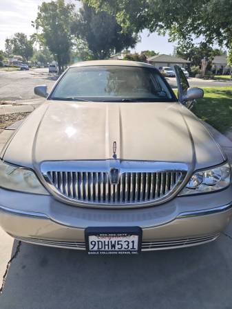 2006 Lincoln Town CAR Executive 4dr Sedan Automatic — photo 1