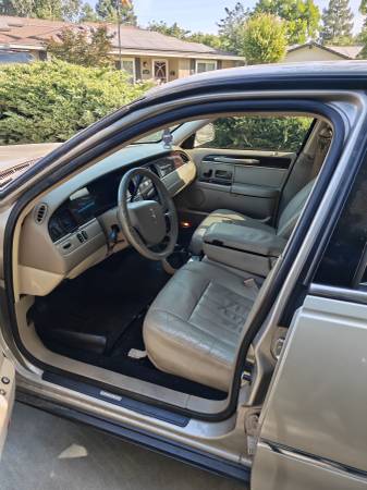 2006 Lincoln Town CAR Executive 4dr Sedan Automatic — photo 7