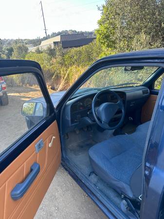 1994 Toyota Pickup DX 2dr Extended Cab SB — photo 3
