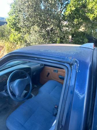 1994 Toyota Pickup DX 2dr Extended Cab SB — photo 7