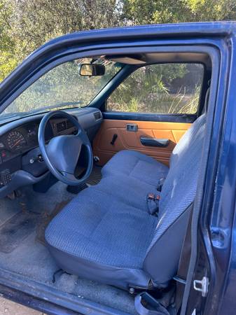 1994 Toyota Pickup DX 2dr Extended Cab SB — photo 2