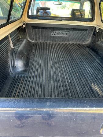 1994 Toyota Pickup DX 2dr Extended Cab SB — photo 10