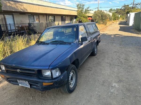 1994 Toyota Pickup DX 2dr Extended Cab SB — photo 11
